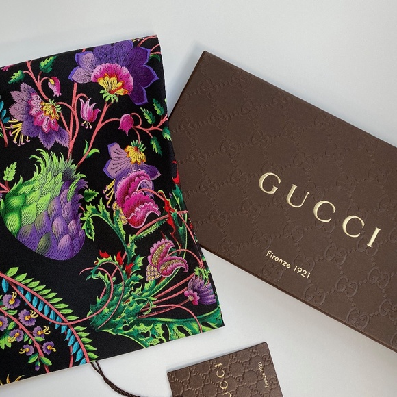 New Gucci Scarf Floral Black Green Multicolor Silk Wrap Gucci Gift Box